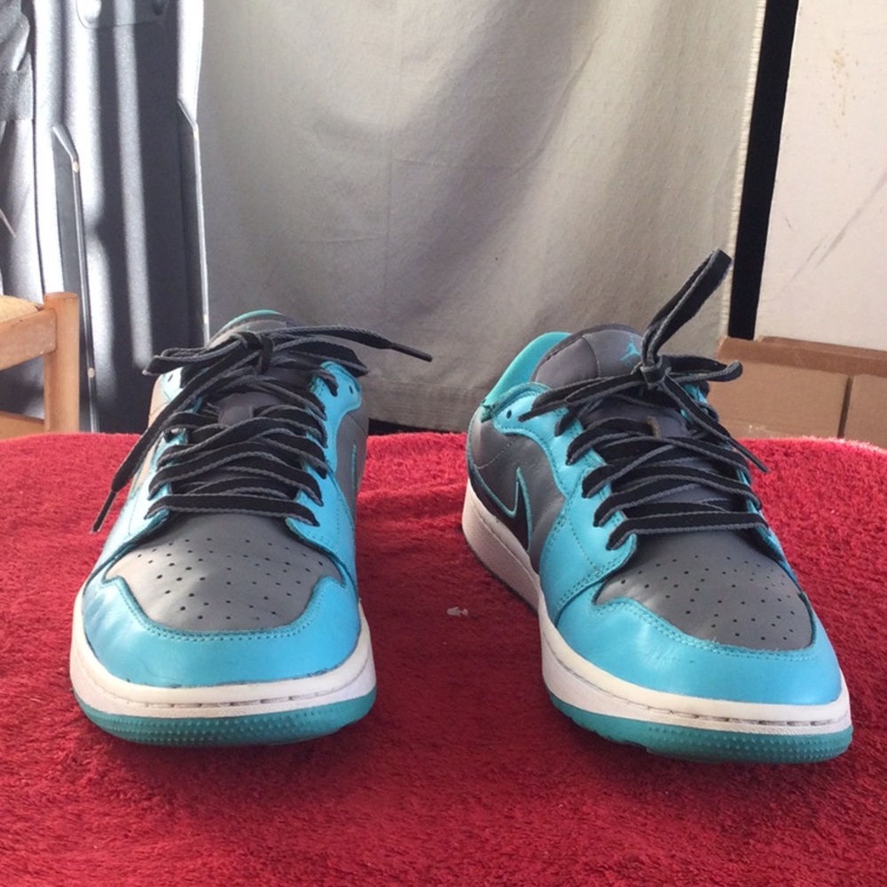Nike Men’s Low-Top Sneakers in Turquoise/Gray